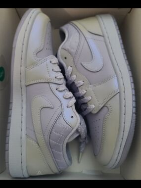 Jordan 1 Low-Top Womens 7.5